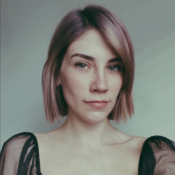 Meet your Posher, Amanda - Picture 1 of 2